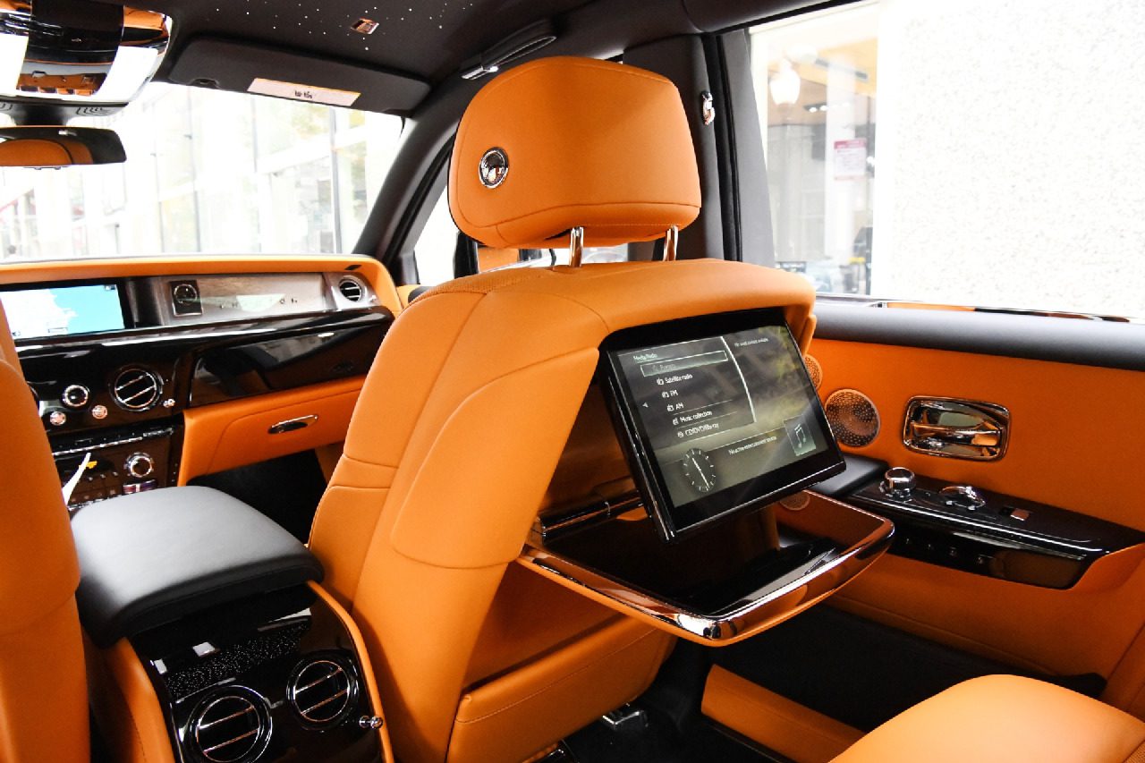 سيارة Rolls-Royce Phantom 2024