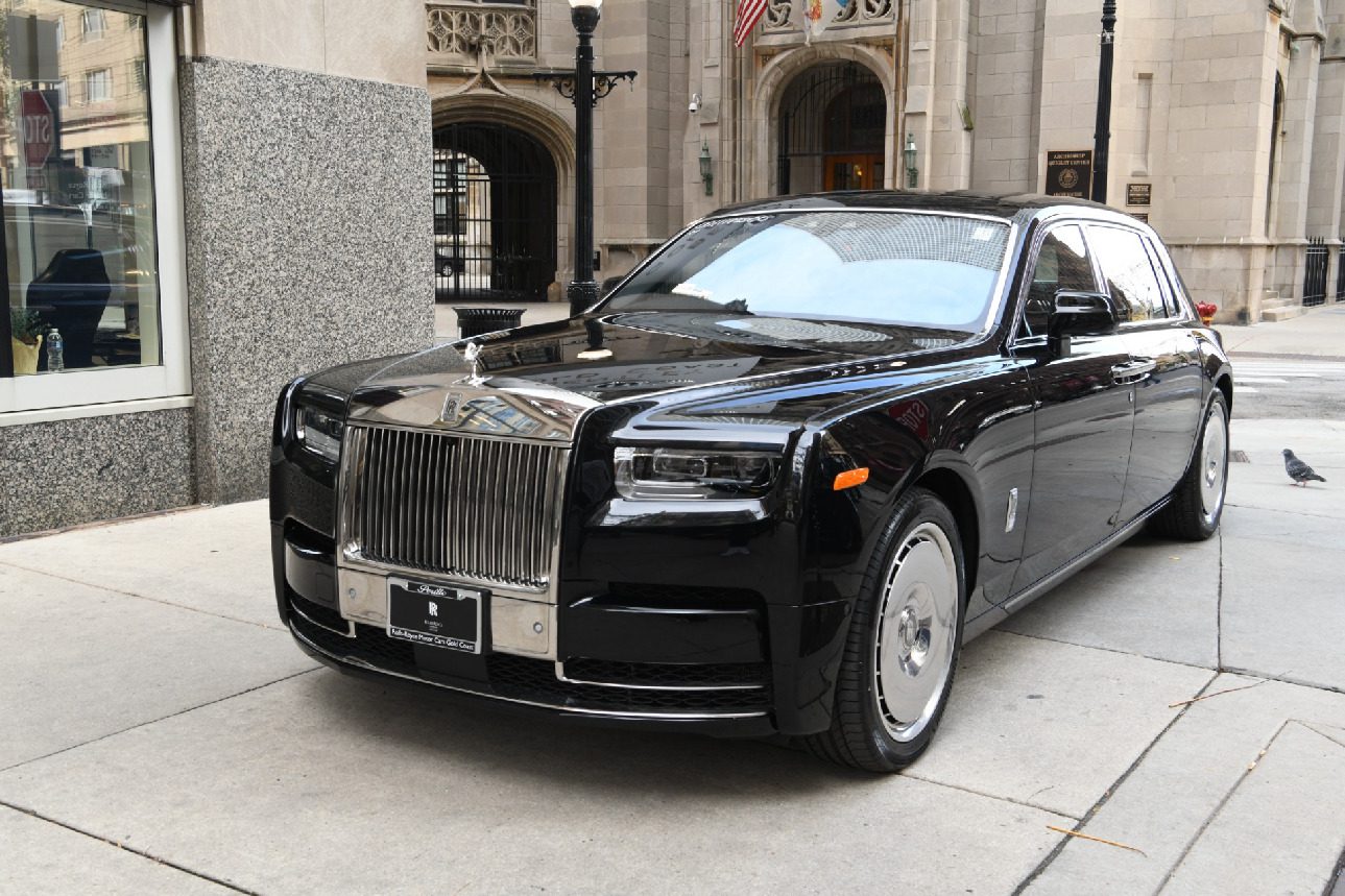 سيارة Rolls-Royce Phantom 2024