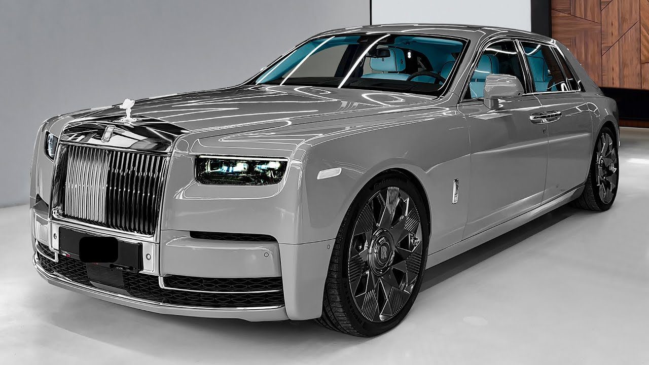 سيارة Rolls-Royce Phantom 2024 