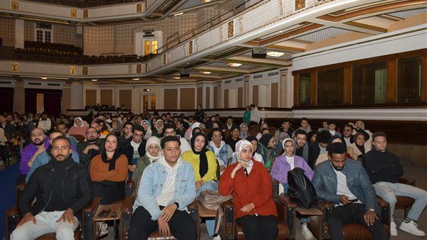 رئيس جامعة القاهرة: نقدم الدعم الكامل للنشاط المسرحي لدوره في اكتشاف المواهب الشابة واحتضانها