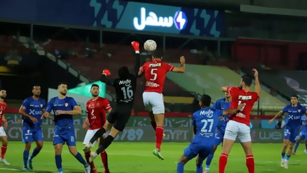 القمة .. «الأهلى» يطلب حكامًا أجانب.. و«الزمالك» يضم مهاجماً تونسياً ويعاقب «ماهر»