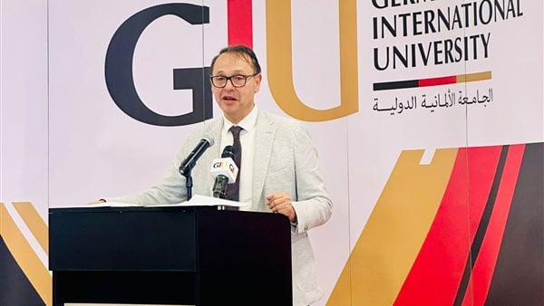 الهيئة الألمانية للتبادل العلمي تقدم منحًا استثنائية لما يقرب من 200 طالب بالجامعة الألمانية الدولية