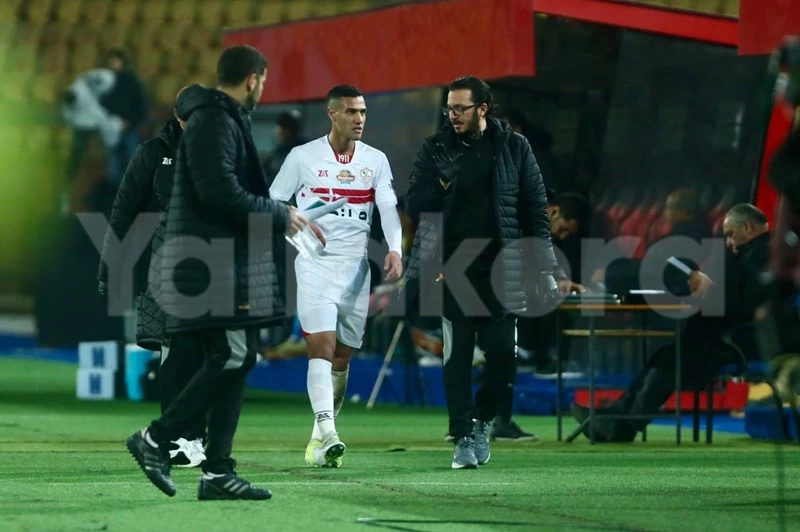 أكمل المباراة منقوصا.. محمود جهاد يطرد من مواجهة الزمالك وفاركو