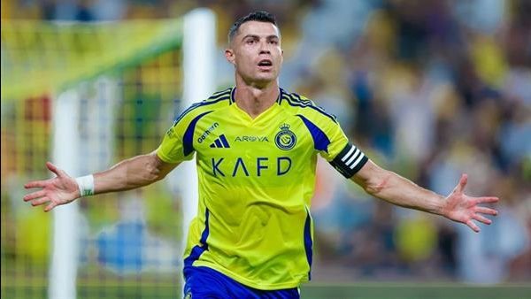 النصر السعودي يقترب من تمديد عقد كريستيانو رونالدو لموسم إضافي