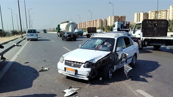 إصابة 9 أشخاص في تصادم سيارات ملاكي أعلى الدائري الأوسطي | صور