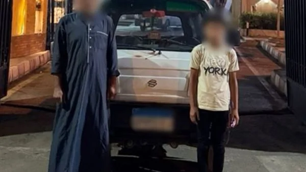 لحظة مذهلة: طفل يقود سيارة في بحيرة بطريقة غير آمنة! هل نحن بحاجة إلى اتخاذ إجراءات لحماية الأطفال؟