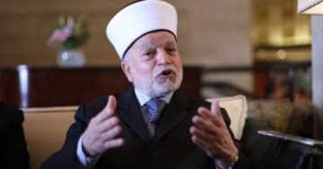 الاحتلال الإسرائيلي يعتقل مفتى القدس من المسجد الأقصى المبارك