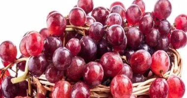 خبير يصف العنب بـ”الطعام الخارق” لاحتوائه على 1600 مركب يعزز صحة القلب والمخ