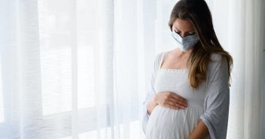 فى شدة الحر.. دليل الحامل الشامل للترطيب وحماية صحتها