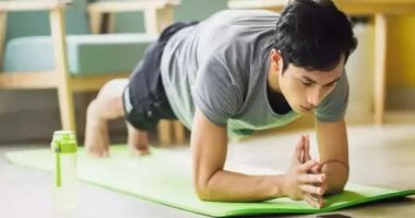 لو معندكش وقت تلعب رياضة.. جرب تمرين “السبع دقايق”