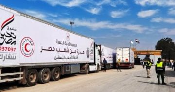 القاهرة الإخبارية: دخول 166 شاحنة مساعدات إلى غزة عبر معبرى “زكيم” و”كرم أبو سالم”