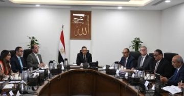 رئيس الوزراء يُتابع موقف تنفيذ برنامج الطروحات الحكومية