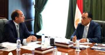 رئيس الوزراء يُتابع مع وزير المالية موقف سداد المستحقات المتأخرة للمصدرين