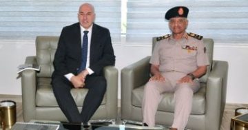 الفريق أول عبد المجيد صقر يلتقى وزير دفاع جمهورية إيطاليا