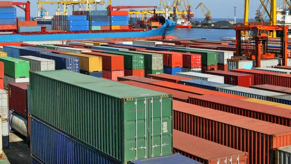 ارتفاع الصادرات يخفض عجز الميزان التجاري غير النفطي 18%