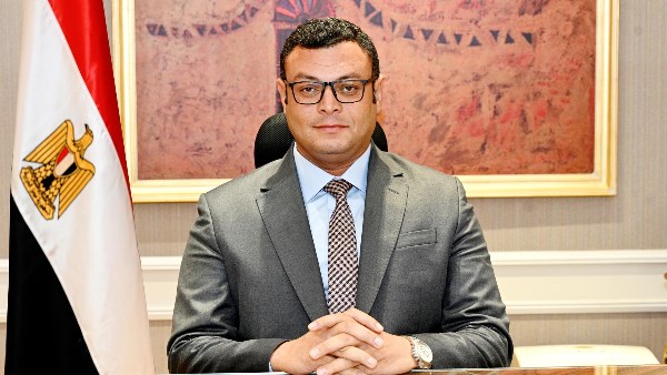 دفع العمل بمشروعات البنية الأساسية وتطوير المرافق بالسويس الجديدة