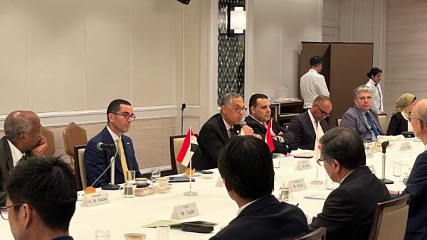 الدولة تستهدف تسھیل حركة التجارة وسھولة انجاز الأعمال