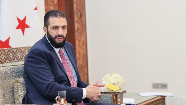سوريا.. كيف يتألف البرلمان المخول بإجراء تشريعات إصلاحية اقتصادية؟
28/07/2025 11:30 ص
تخطو سوريا خطوة جديدة نحو عصر جديد مع تحديد موعد للانتخابات البرلمانية في سبتمبر المقبل، في خطوة هامة نحو إرساء المؤسسات الدستورية