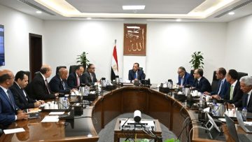 وزير التموين يبحث مع رئيس جهاز تنمية المشروعات تطوير منافذ تجارة التجزئة