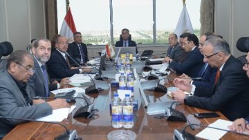 وزير التموين يناقش مع قيادات مخابز القاهرة الكبرى توسيع أنشطة الإنتاج والمعارض