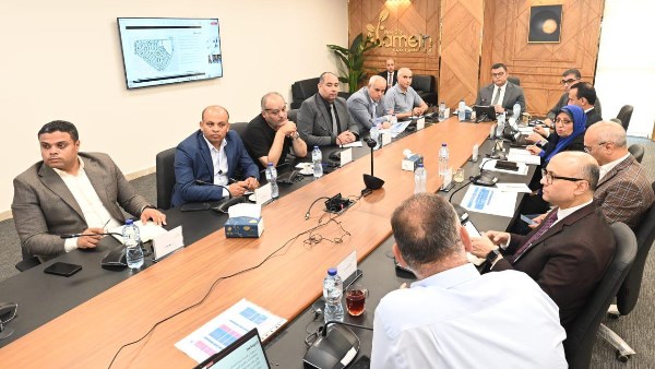 وزير الإسكان يتابع موقف مبيعات وتسويق المشروعات بالمدن الجديدة