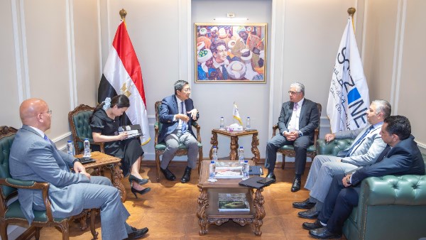 “اعرف مدينتك”.. وفد شركة السويس لتصنيع البترول يستعرض خطط التنمية المستقبلية بالمدينة