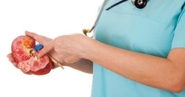 لماذا تزداد حالات الإصابة بحصوات الكلى بين الشباب؟