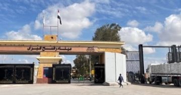 من يغلق معبر رفح؟.. إعلام الاحتلال يفضح نتنياهو و”صهاينة البنا”