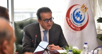 وزير الصحة يجتمع مع التأمين الصحى الشامل والرعاية الصحية لمتابعة جودة الخدمات