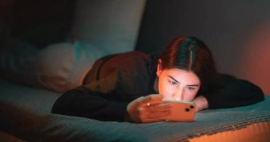 دراسة: المراهقات تفضلن الحصول على نصائح السوشيال ميديا بدلا من الأهل والأطباء