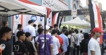اصطفاف المواطنين أمام اللجان فى السيدة زينب للتصويت فى انتخابات الشيوخ.. صور