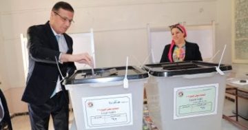 وزير الزراعة يدلى بصوته فى انتخابات مجلس الشيوخ بالإسكندرية