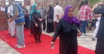 مشاركة كبار السن والسيدات بانتخابات الشيوخ فى مدرسة الشهيد امتياز كامل بالعباسية