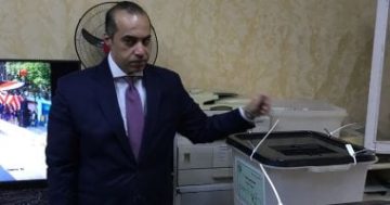 المستشار محمود فوزي وزير المجالس النيابية يدلي بصوته فى الهرم