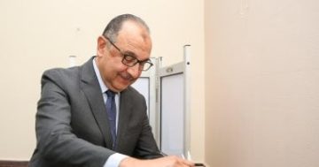 وزير قطاع الأعمال يُدلى بصوته فى انتخابات مجلس الشيوخ بالتجمع الخامس.. صور