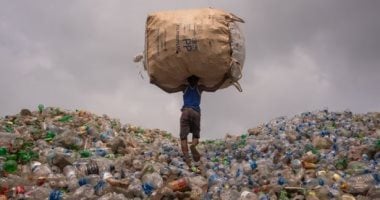 المتهم الأول فى العيوب الخلقية.. إنتاج البلاستيك زاد أكثر من 200 مرة منذ 1950