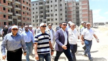 وزير الإسكان يتفقد وحدات «سكن لكل المصريين» والطرق بمدينة برج العرب الجديدة