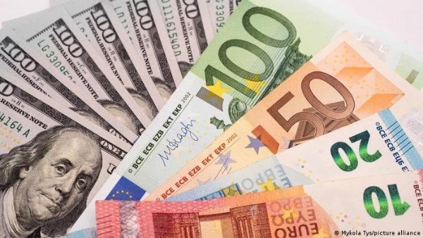 الدولار يواصل تراجعه.. أسعار العملات الأجنبية في مصر ختام تعاملات الأحد