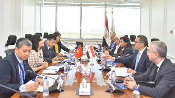 وزير الاستثمار يبحث آليات تسهيل نفاذ السلع والخدمات مع فيتنام