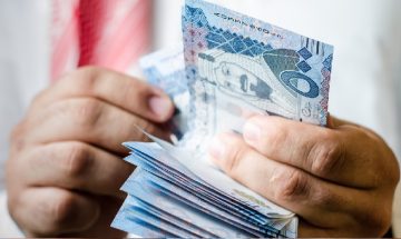 قرض لا يشترط ضامن ميسر السداد بأقساط مرنة على 60 شهر متاح تجديده بسهولة