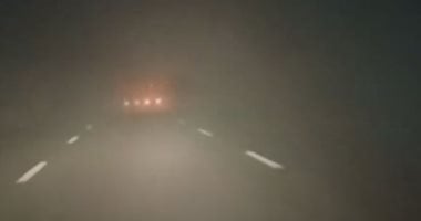 «القاتل الأبيض».. نصائح للقيادة الآمنة على الطرق خلال ساعات الشبورة الكثيفة