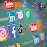 حكومة أستراليا تتوعد بمحاسبة منصات التواصل مع قرب حظر مرتقب