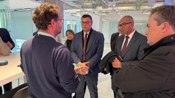 وزير الإسكان يبحث تعزيز التعاون مع «أكسيونا» الإسبانية في مشروعات المياه والتحلية