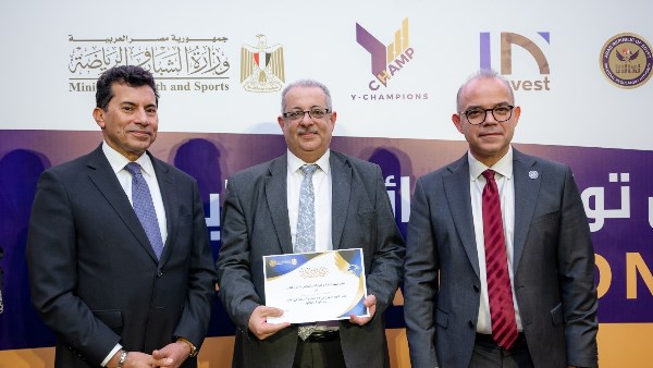 رئيس هيئة الرقابة المالية يكرم فريق عمل تطوير معايير المراجعة المصرية