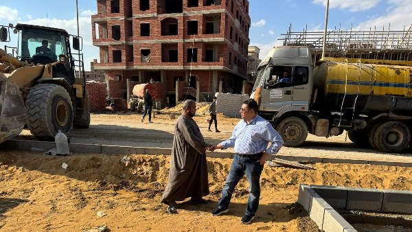 رئيس جهاز القاهرة الجديدة يتفقد أحياء «بيت الوطن» لمتابعة أعمال الطرق