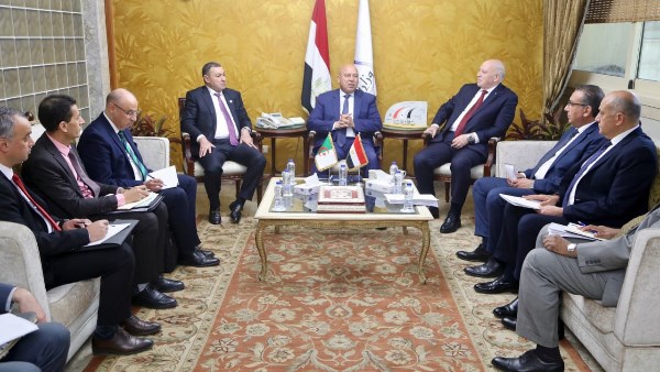 تدعيم التعاون بين مصر والجزائر في مجالي الصناعة والنقل