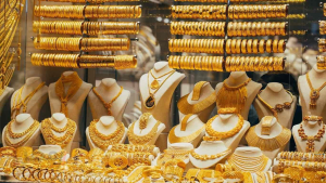 هل كسر الحاجز؟ سعر مثقال الذهب عيار 21 يسجل رقماً جديداً في الأسواق العراقية
