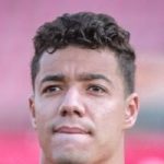 إقامة صلاة الجنازة على والد زياد طارق لاعب الأهلي السابق بالمقطم