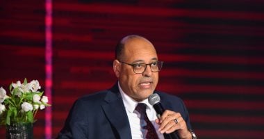 وزير العمل يحدد الإجازات الرسمية مدفوعة الأجر للعاملين بالقطاع الخاص.. تفاصيل