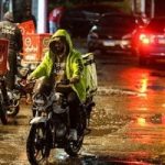 الداخلية تحذر: أثناء الأمطار التزموا بتعليمات المرور لضمان السلامة.. فيديو